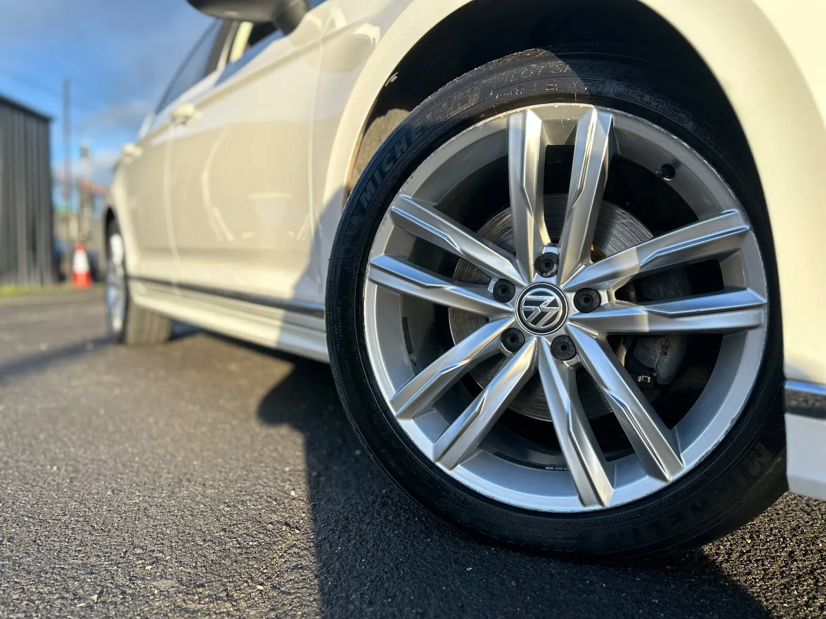 Volkswagen Passat 2018 - Image 2