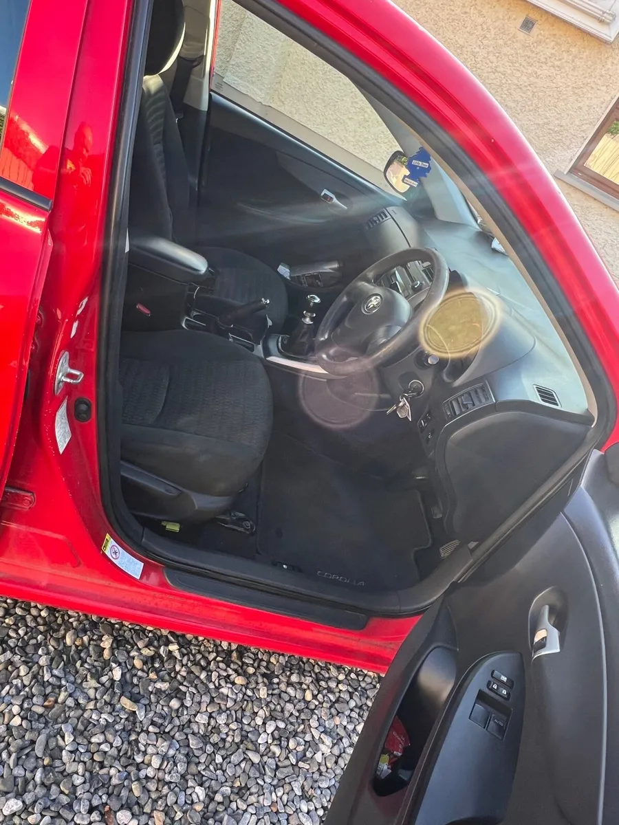 Toyota Corolla 2010 - Image 2