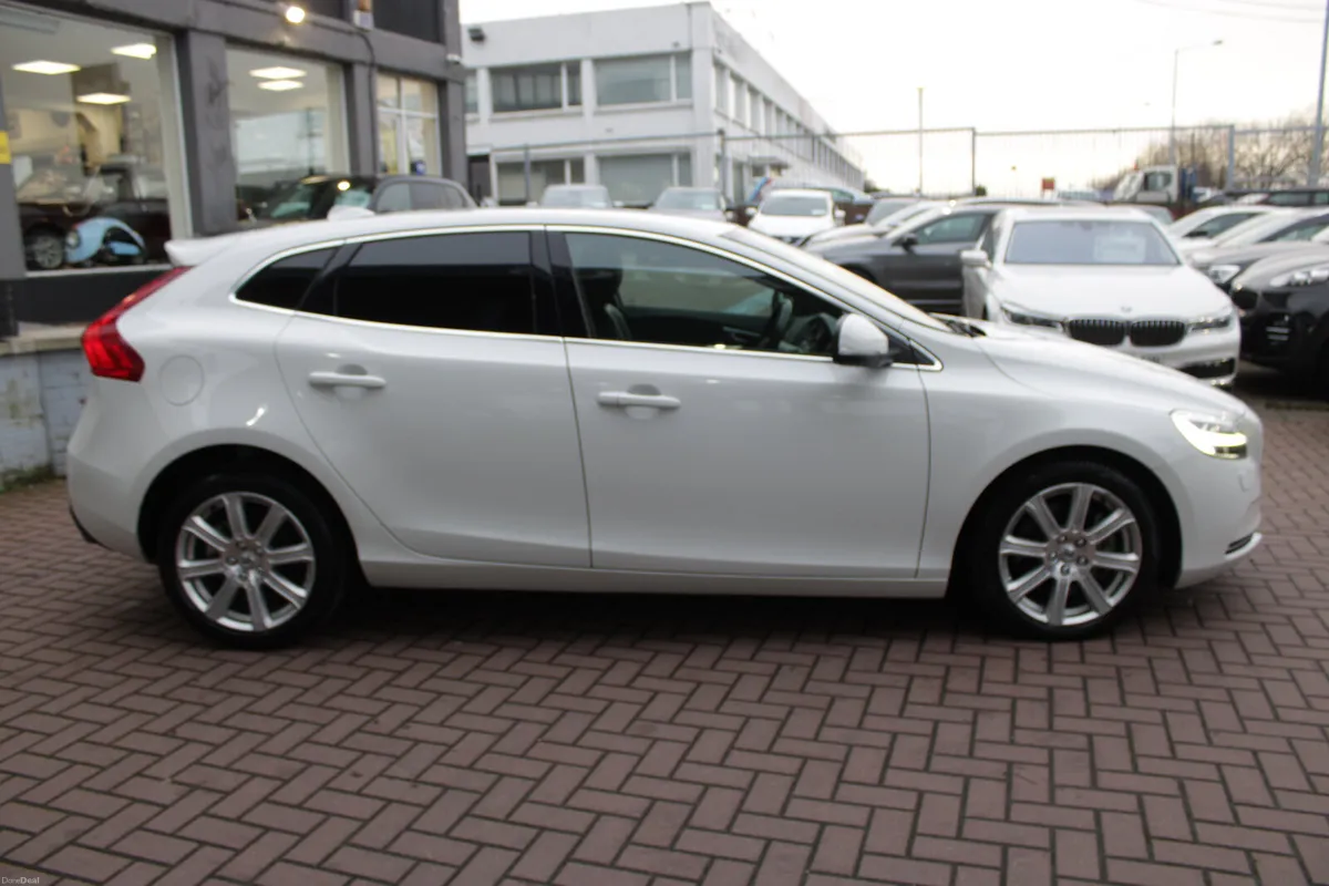 2.0D4 INSCRIPTION 5DR HATCHBACK AUTO HUGE SPEC  // - Image 3