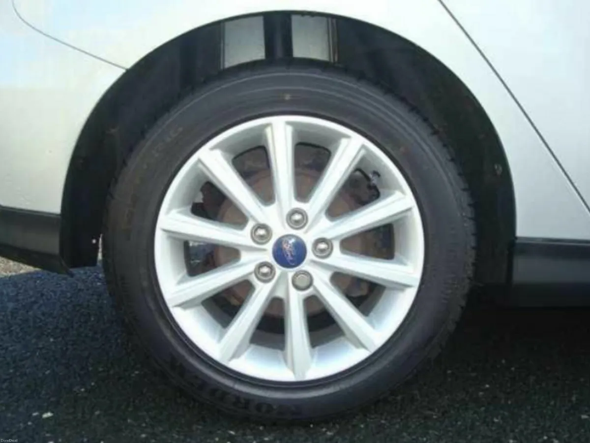 FORD FOCUS TITANIUM (TOP MODEL), LOW MILEAGE - Image 3