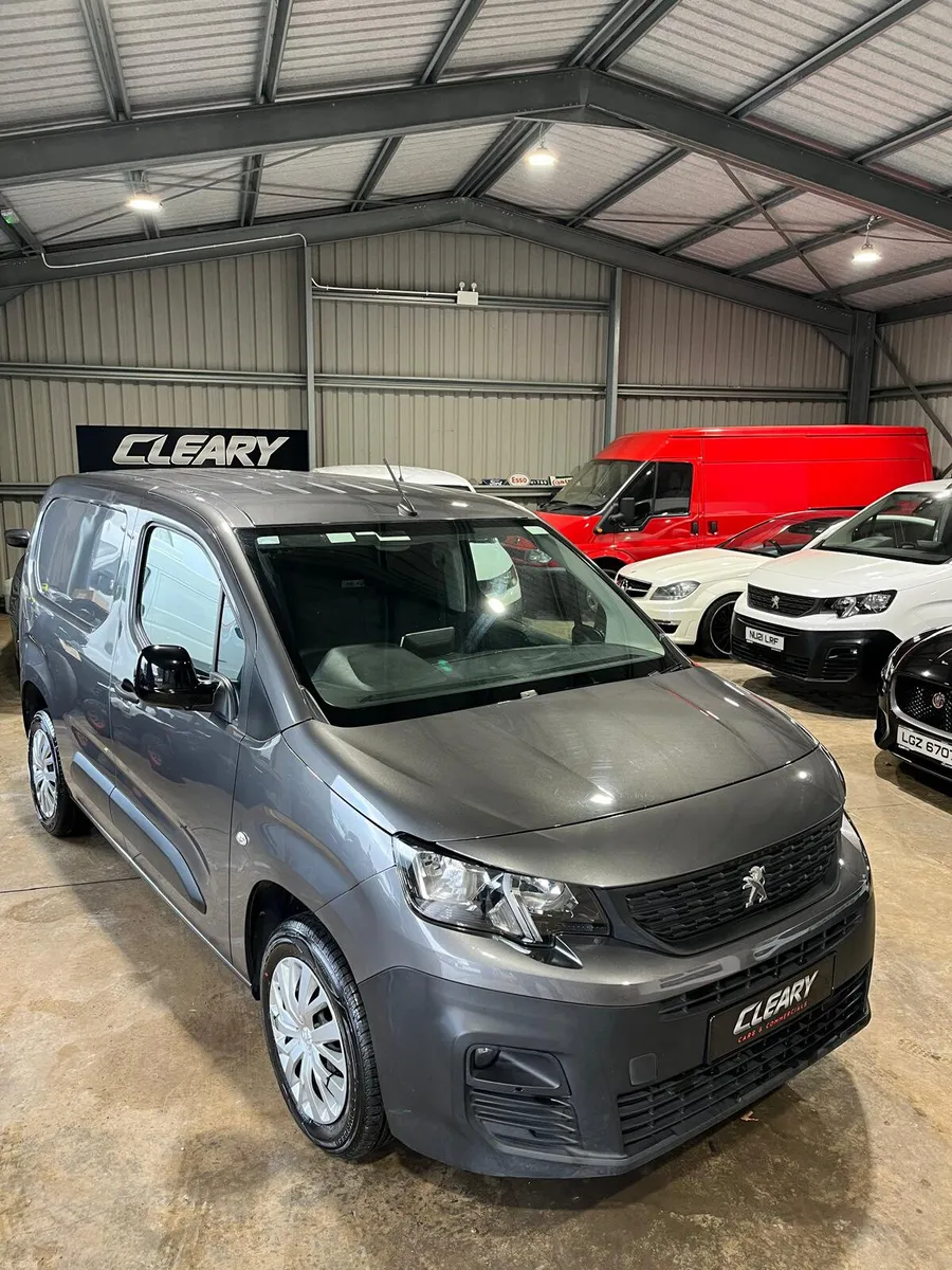 Peugeot Partner 2022, 6 Speed, 3 Seater - Image 1