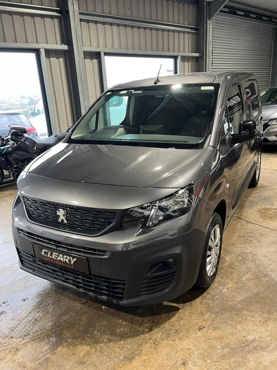 Peugeot Partner 2022, 6 Speed, 3 Seater - Image 4