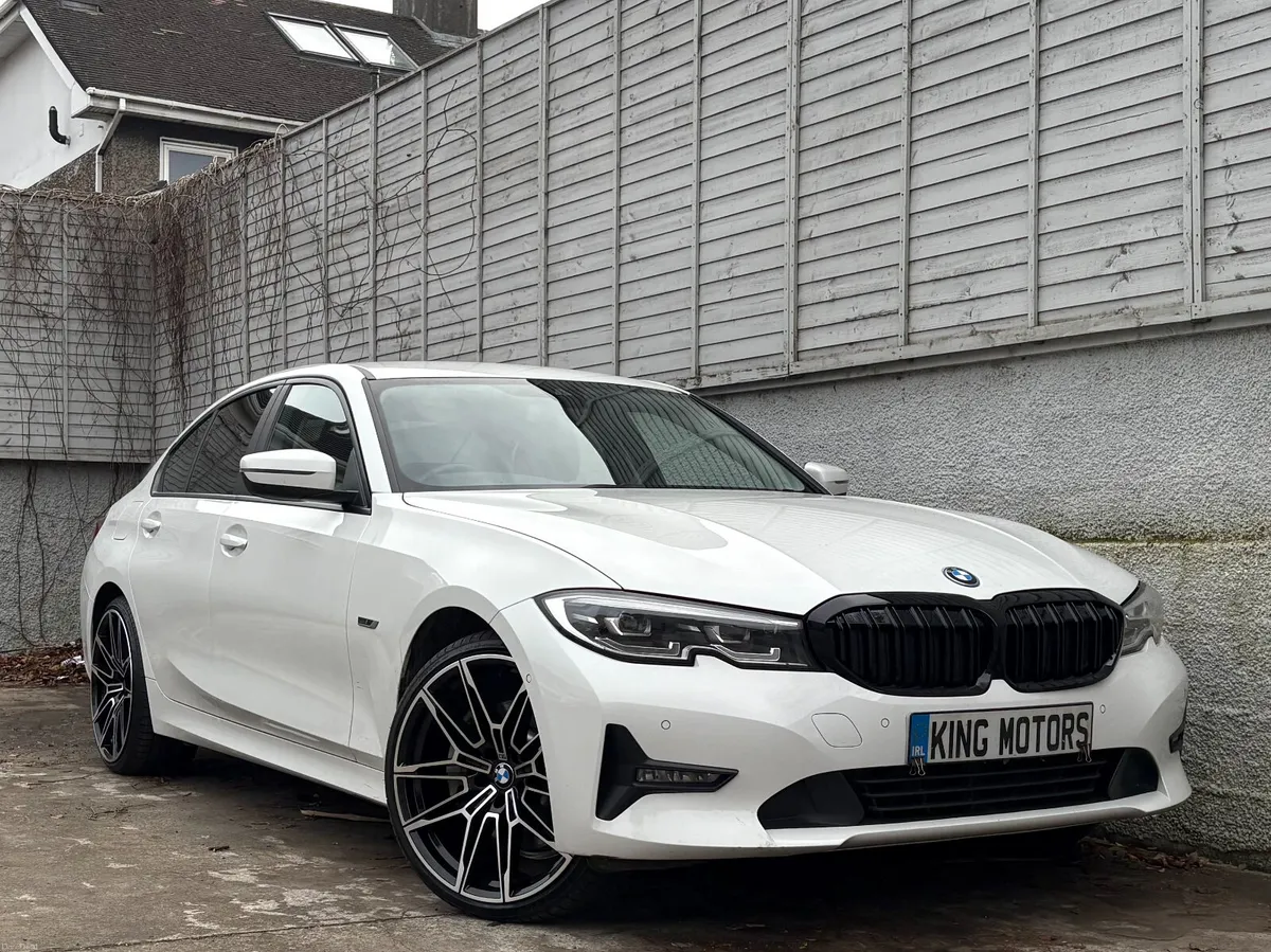 BMW 3-Series 2021 SE PRO AUTO UPGRADED 20" ALLOYS - Image 1