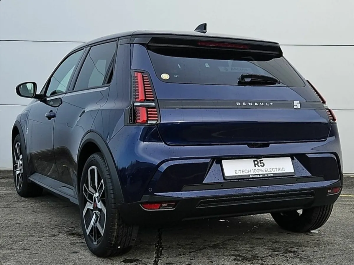 Renault 5 EV Techno 52kw - Image 4