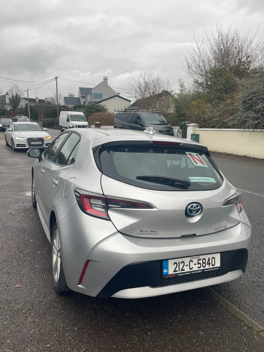 2021 Toyota Corolla HYBRID LUNA H/B 4DR AUTO - Image 3