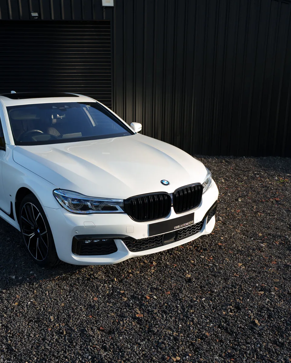 BMW 740e M SPORT - Image 2