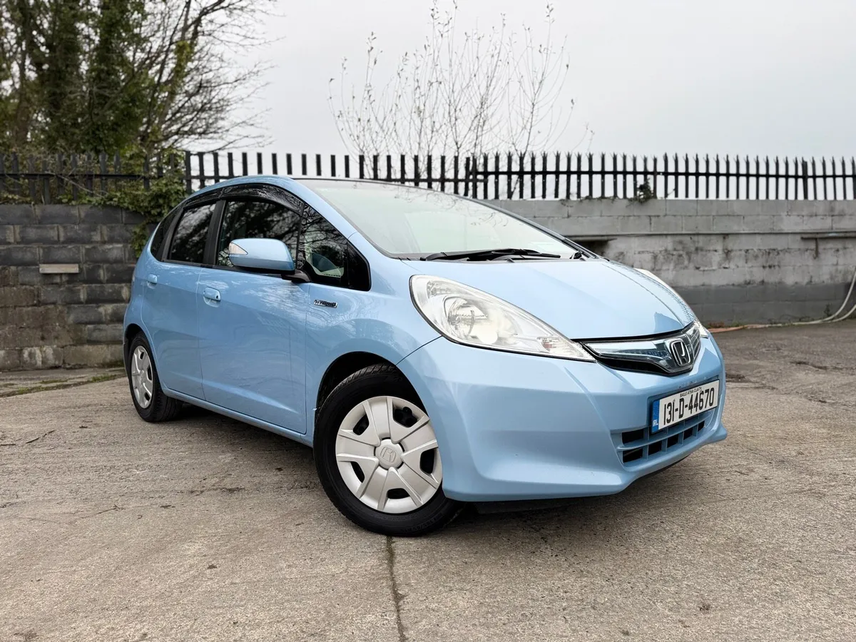 2013 HONDA FIT. LOW MILEAGE. NEW NCT. AUTO 1.3L - Image 3