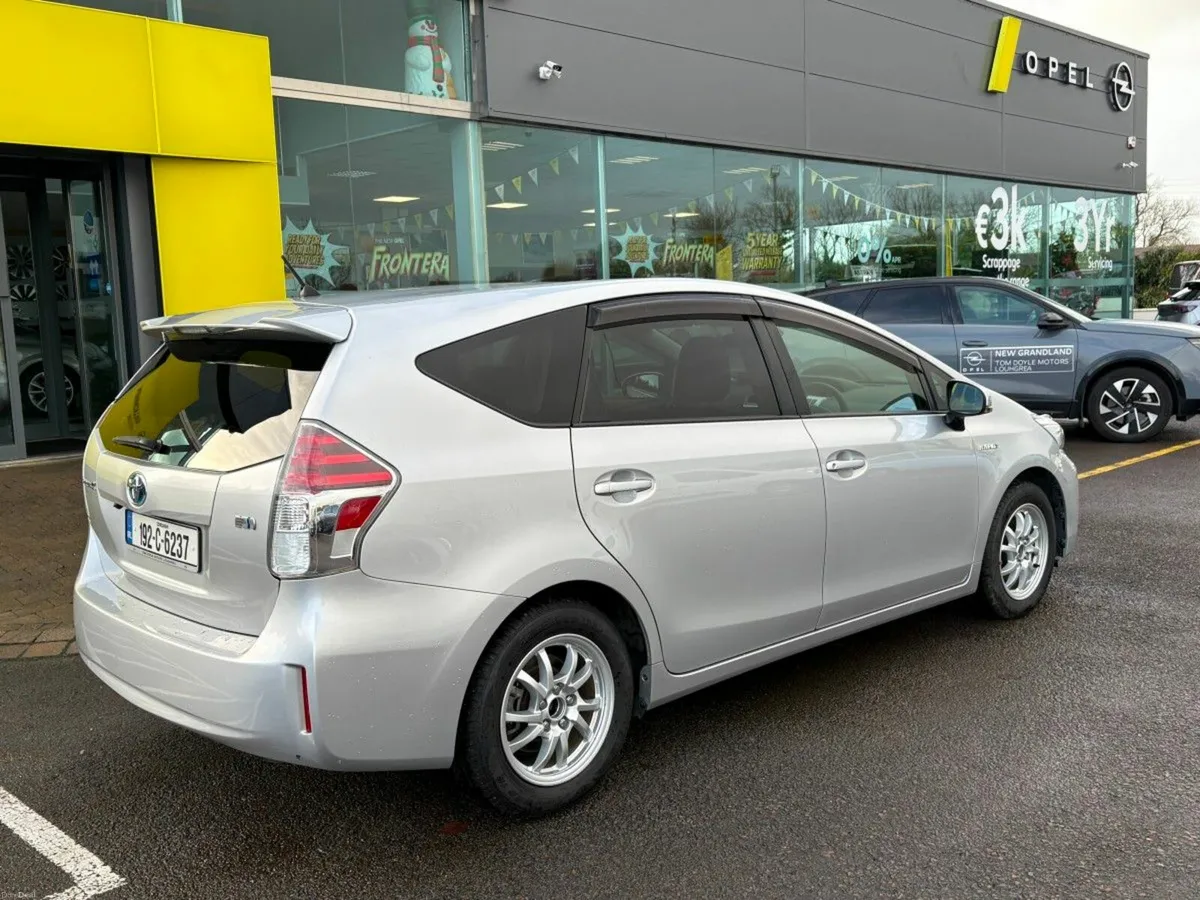 Toyota Prius 1.8 Hybrid - Image 2