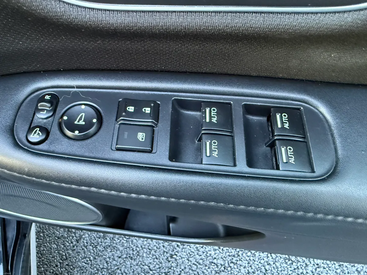 2016 Honda Vezel 1.5 Hybrid Auto,Top Specs Leather - Image 4