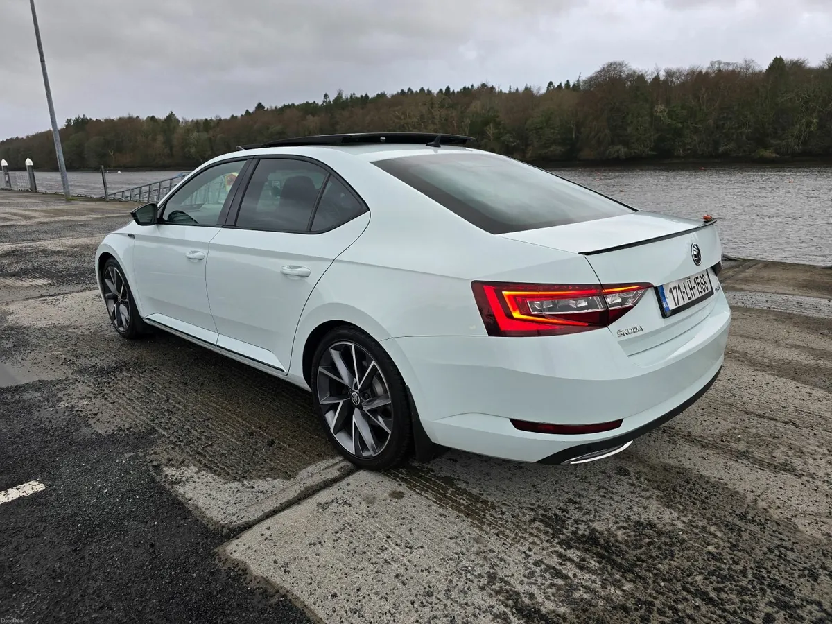 Skoda Superb 2017 - Image 2