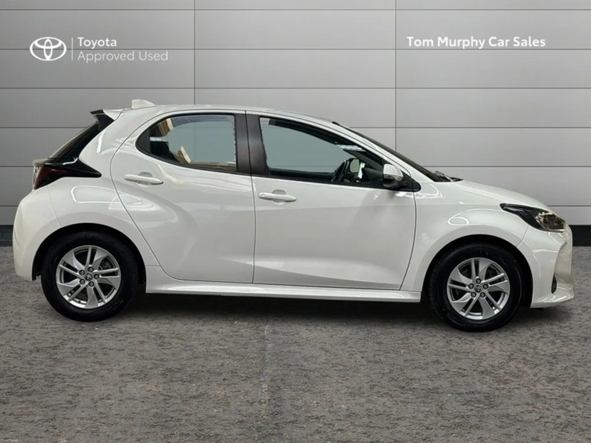 Toyota Yaris YARIS HYBRID LUNA - Image 3