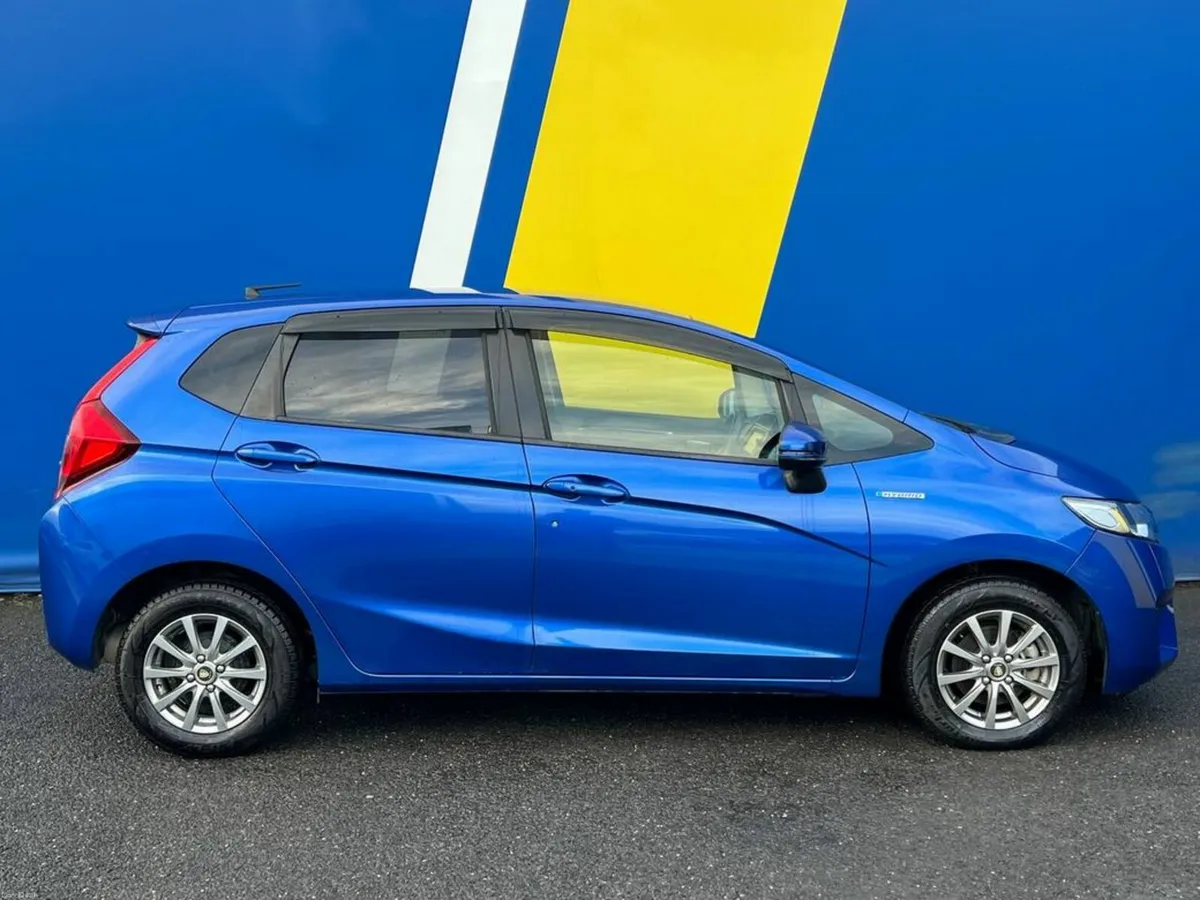 Honda Fit F-PACKAGE 1.5 HYBRID // 14" ALLOYS // RE - Image 2