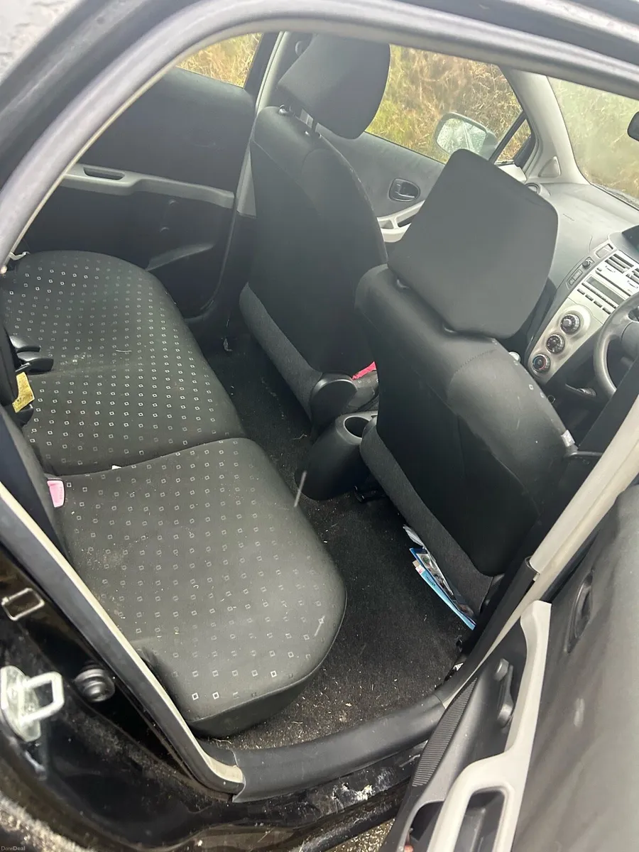 Toyota Yaris 98,000km - Image 4