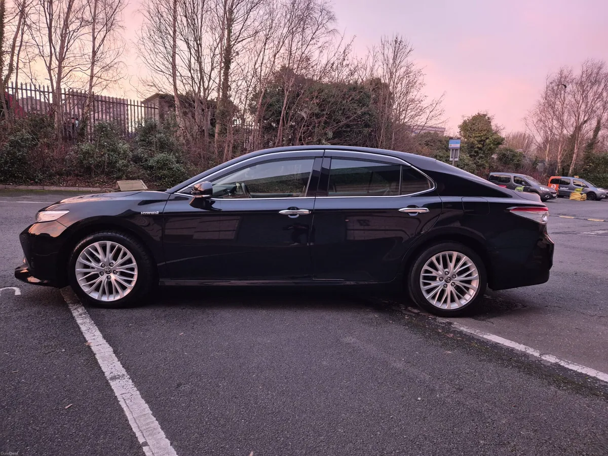 TOYOTA CAMRY / 2020 / 2.5 PETROL HYBRID /AUTOMATIC - Image 4
