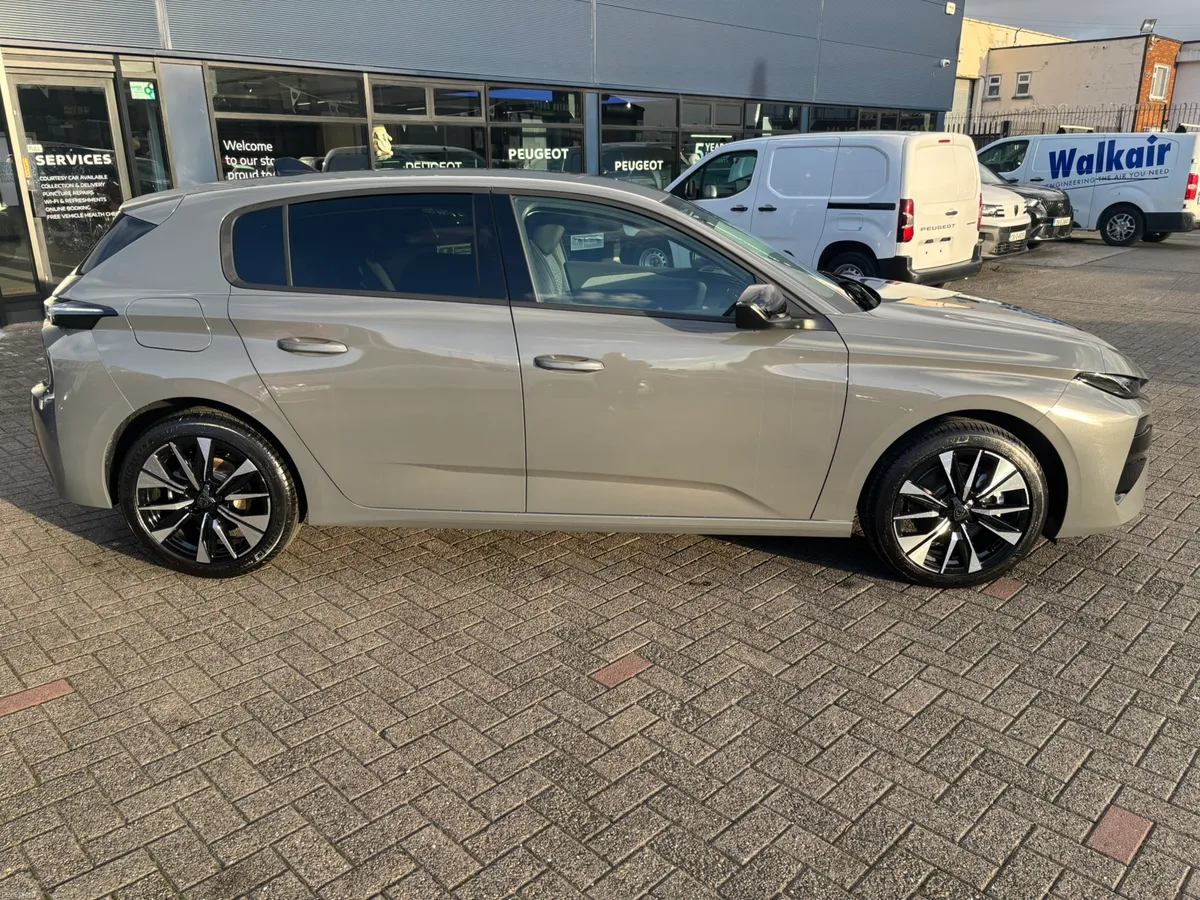 All new Peugeot 308 Allure Hybrid - Image 3