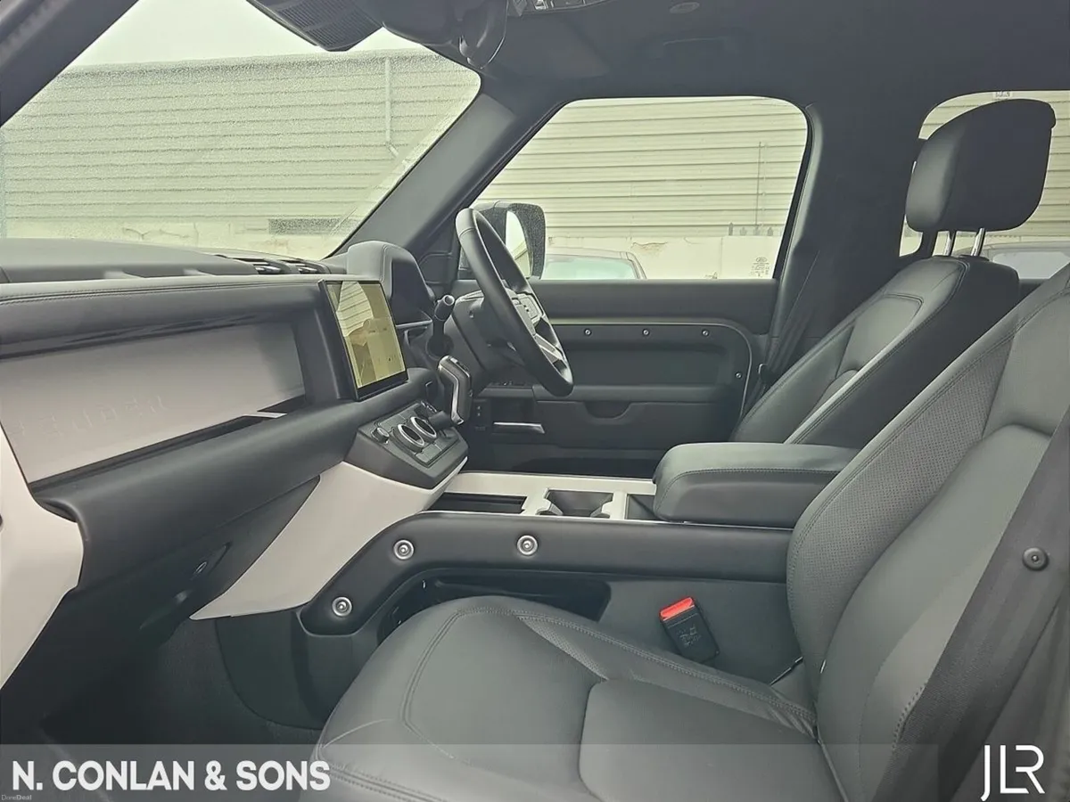 Land Rover Defender 110 PHEV X-DYNAMIC HSE *MAIN L - Image 3