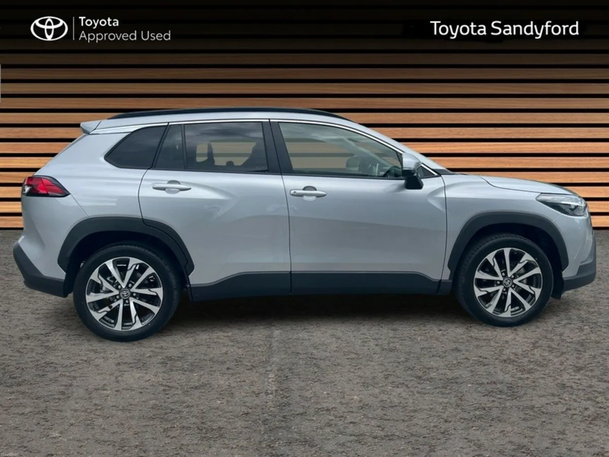 Toyota Corolla Cross SPORT // 2 FREE SERVICES// RE - Image 3