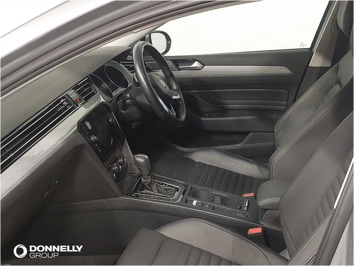 Volkswagen Passat Diesel Estate SEL - Image 2