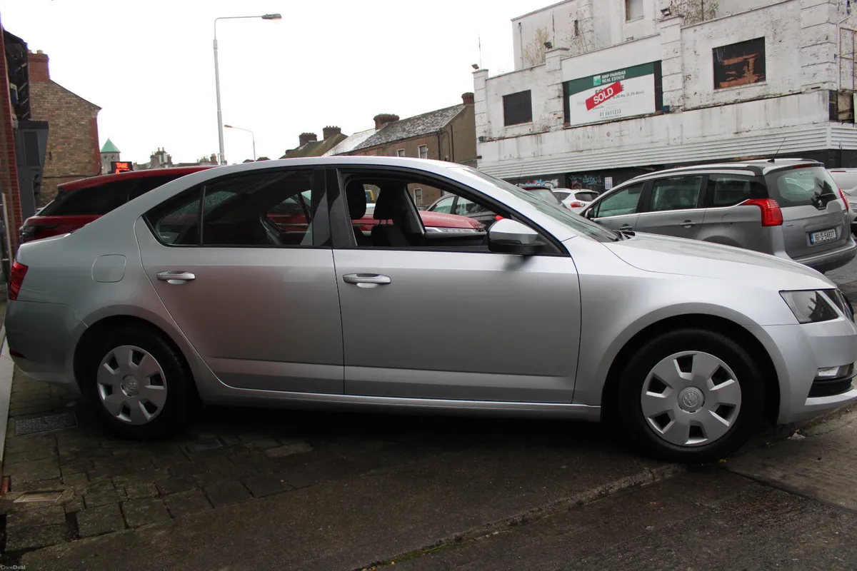 Skoda Octavia 1.6 TDI *1 OWNER* ACTIVE 2019 - Image 3
