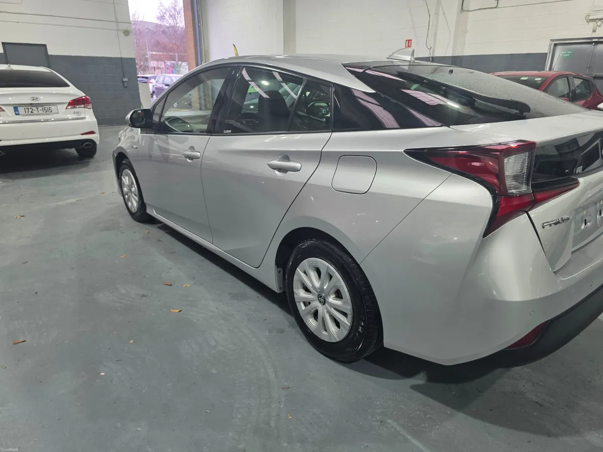 2019 Toyota Prius S Hybrid - Image 4