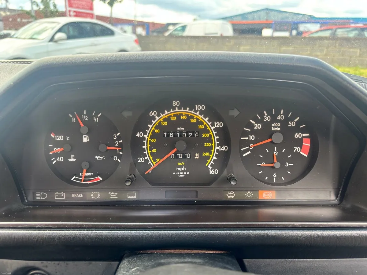 Vintage car - Image 4