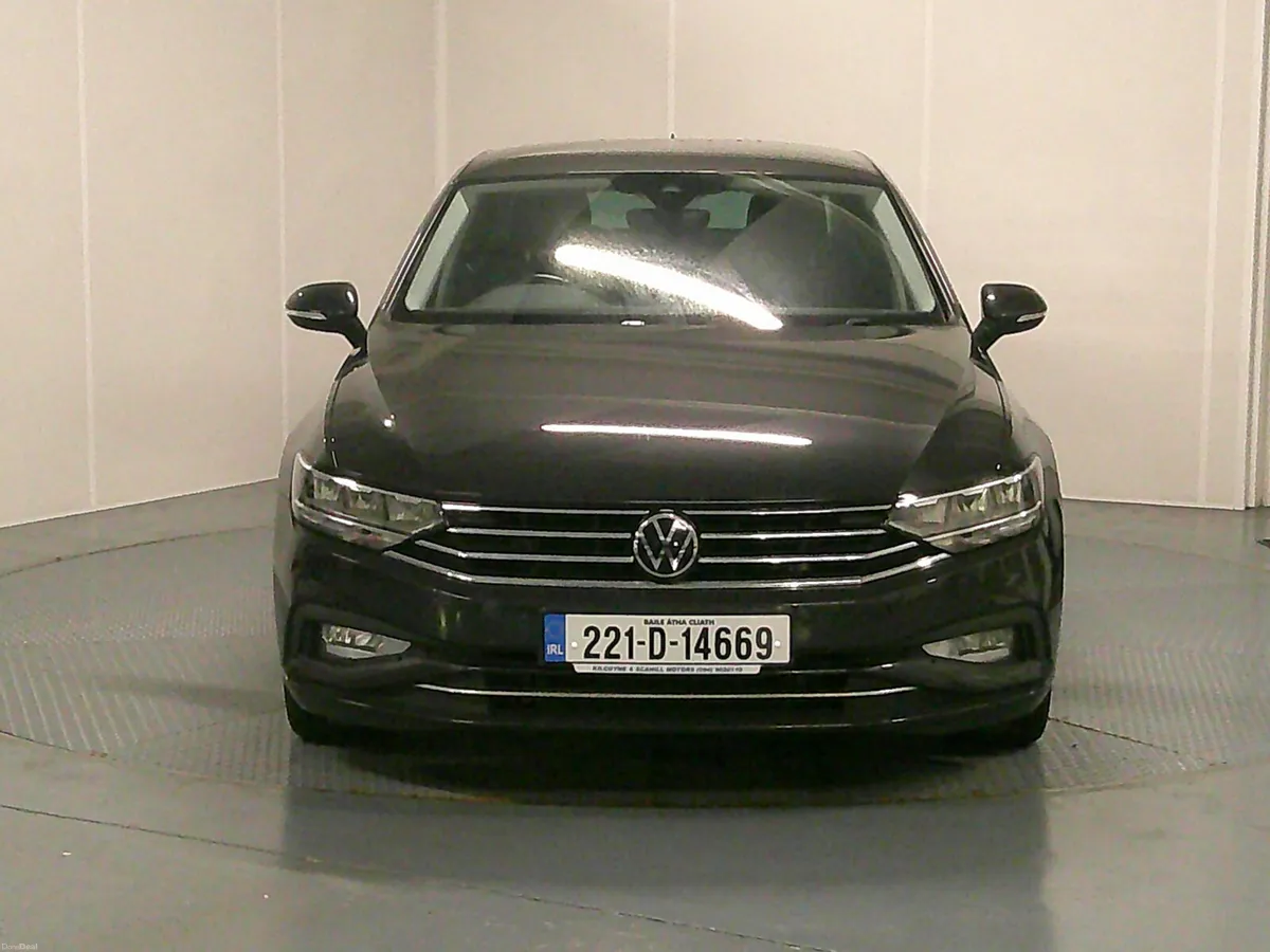Volkswagen Passat 2022 - Image 2