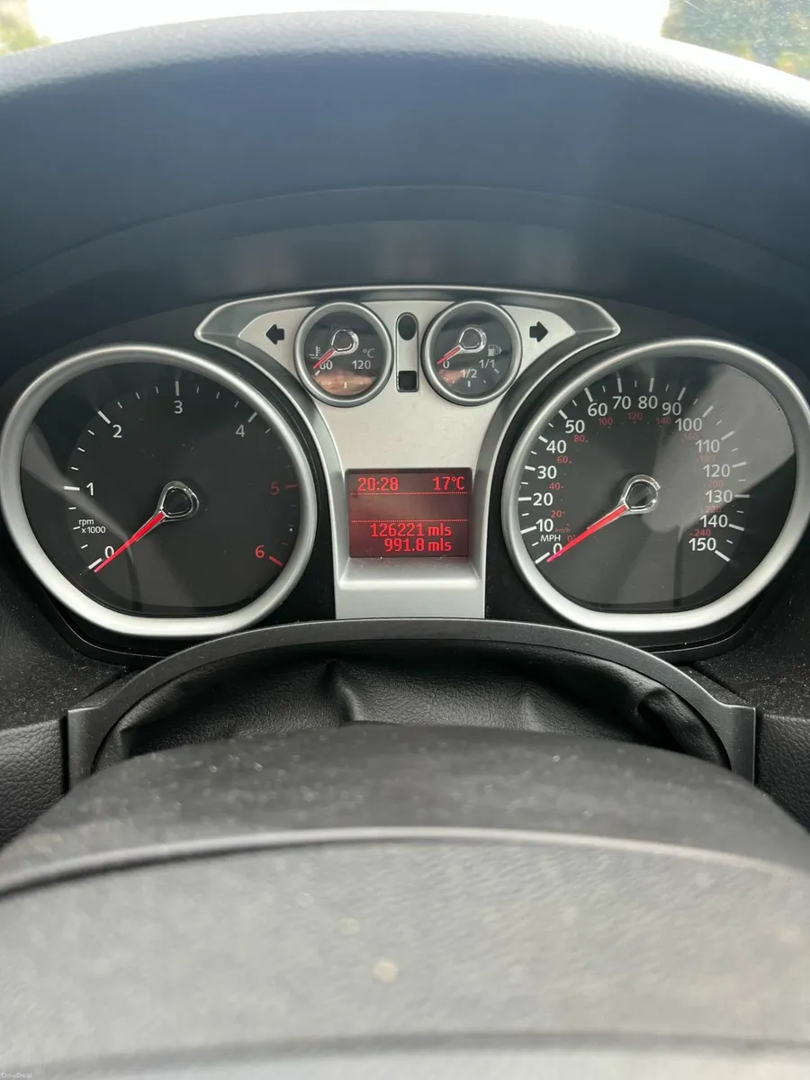 Ford Focus 2010 - Image 2