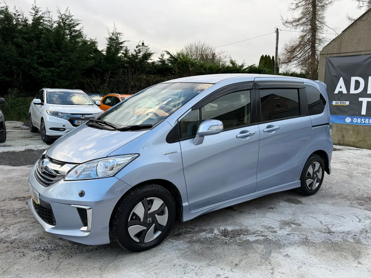 HONDA FREED 2016 PREMIUM  EDITION 6 SEATS HYBRID - Image 5