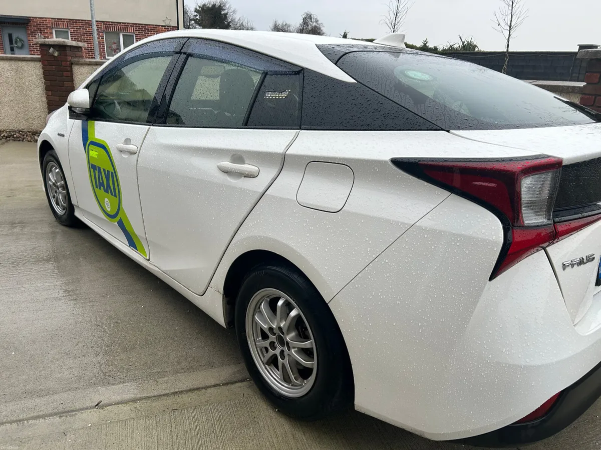 2022 TAXI READY Toyota Prius 1.8 hybrid autoamtic - Image 4