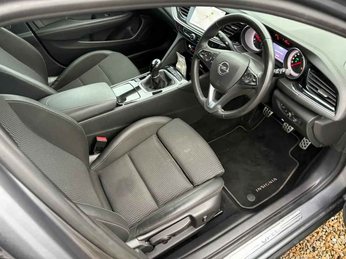 Opel Insignia 1.6 CDTi 136 SRi Sports Tourer - Image 2