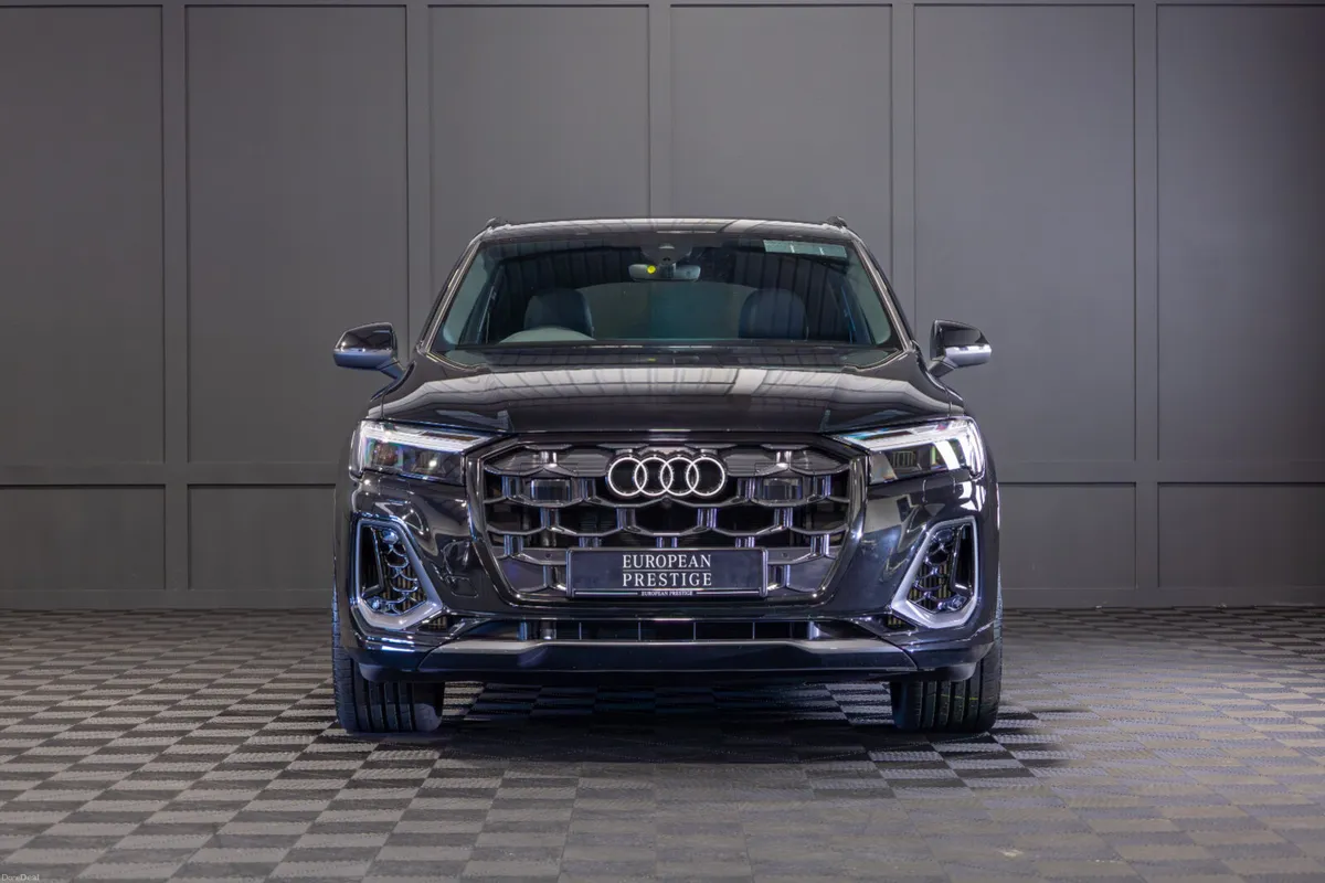 2025 Audi Q7 55 TFSIe Quattro S-Line - Image 2