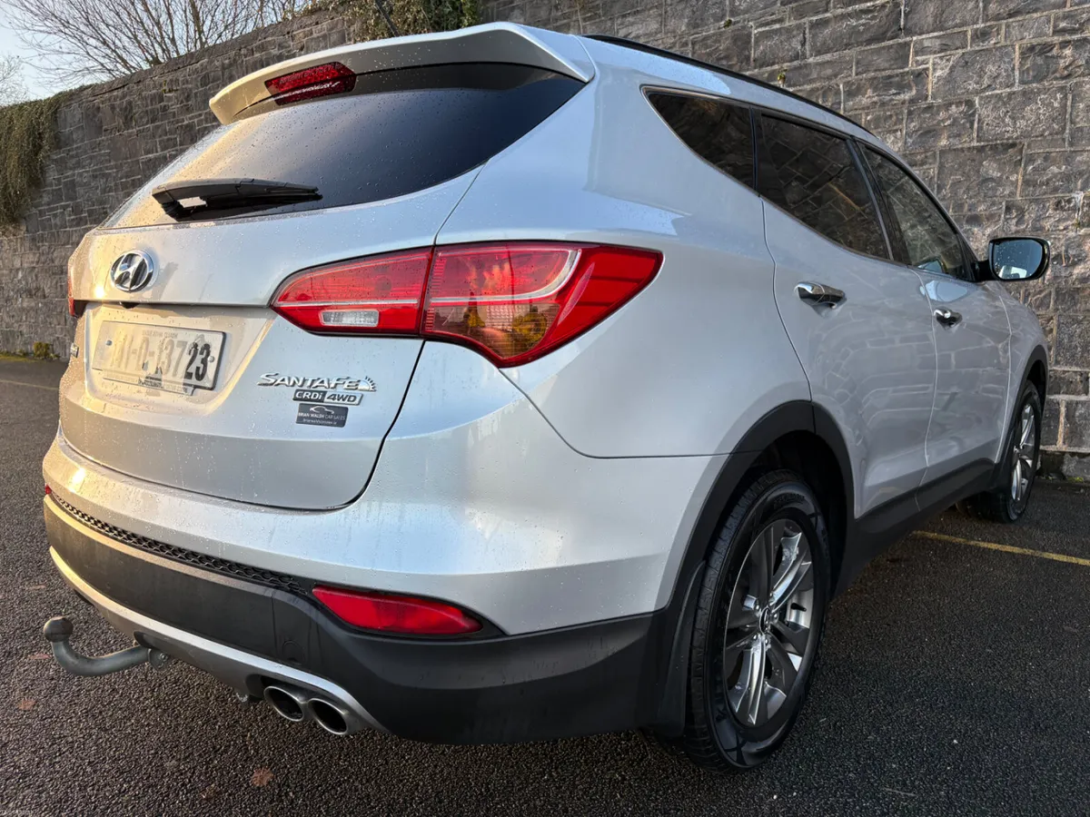 Hyundai Santa Fe 4WD!! LOW KMS!! Warranty 👍👍 - Image 2