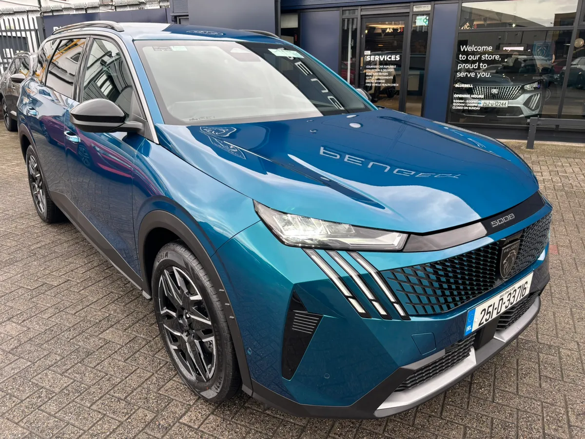 2025 Peugeot 5008 Allure Hybrid - Image 1
