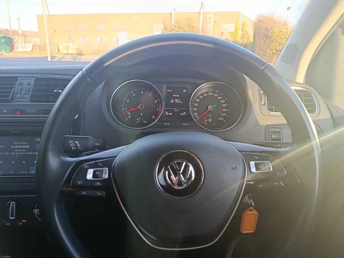 Volkswagen Polo 2015 automatic - Image 2