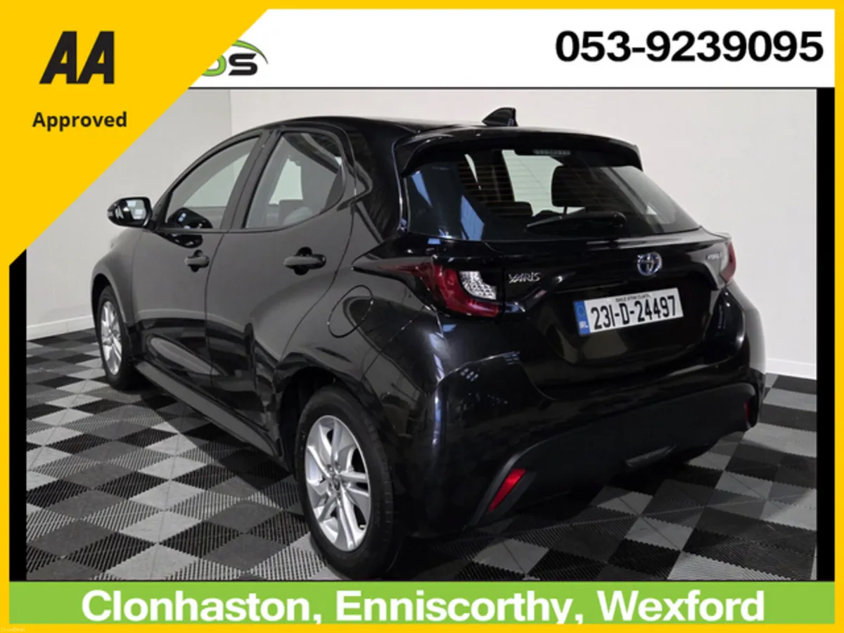 Toyota Yaris 2023  1.5 HYBRID LUNA - Image 5
