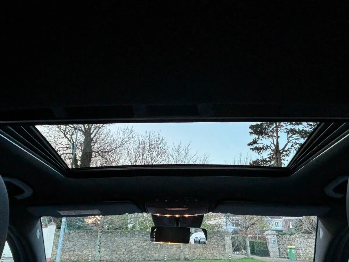 Mercedes-Benz EQC AMG LINE PREMIUM SUNROOF 400 - Image 3