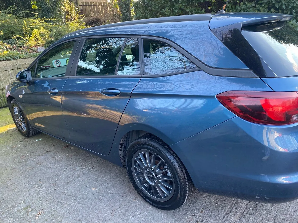 Opel Astra - Image 2