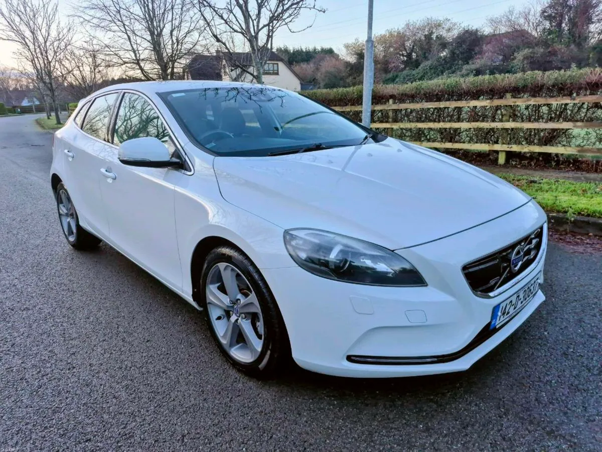 142 VOLVO V40- T4**AUTOMATIC**LOW MILEAGE**NEW NCT - Image 1