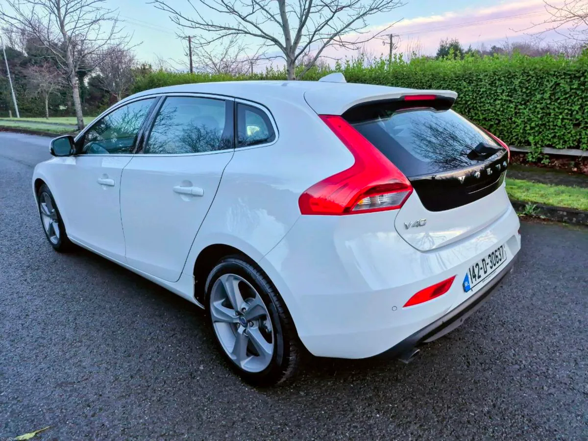 142 VOLVO V40- T4**AUTOMATIC**LOW MILEAGE**NEW NCT - Image 3