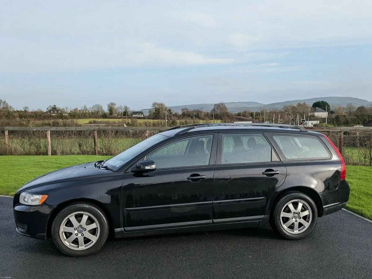 PRICE DROP**NEW NCT Volvo v50 1.6D - Image 4