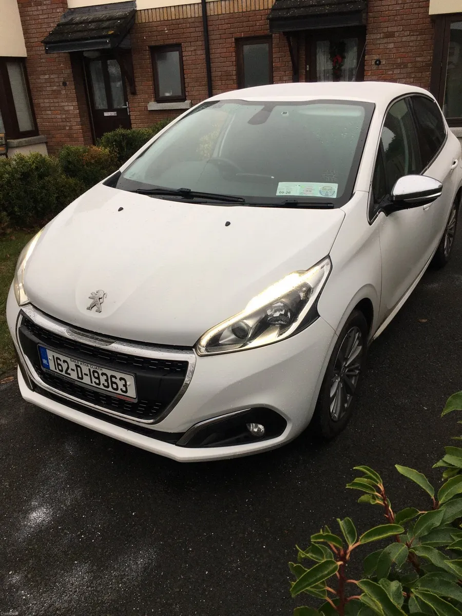 Peugeot 208 1.2 Allure 110 Low mileage. - Image 2