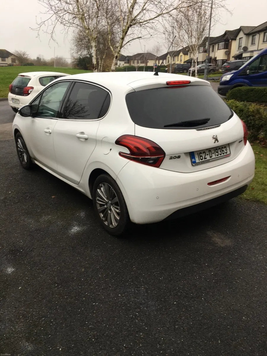 Peugeot 208 1.2 Allure 110 Low mileage. - Image 4