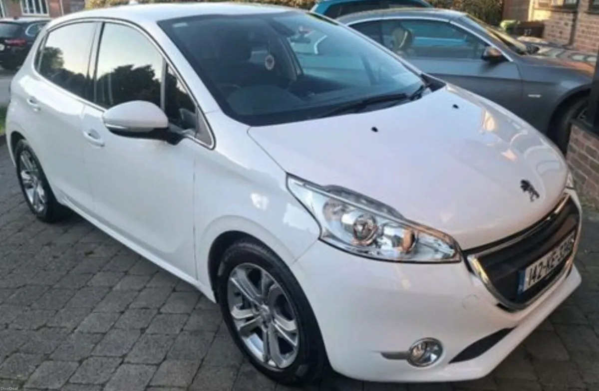 Peugeot 208 2014 AUTOMATIC LOW MILEAGE - Image 1