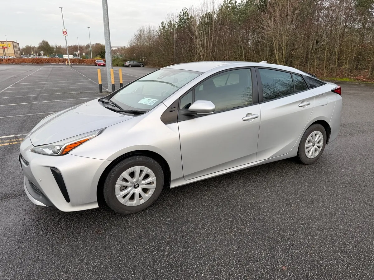 Toyota Prius HYBRID 1.8L Automatic - Image 2