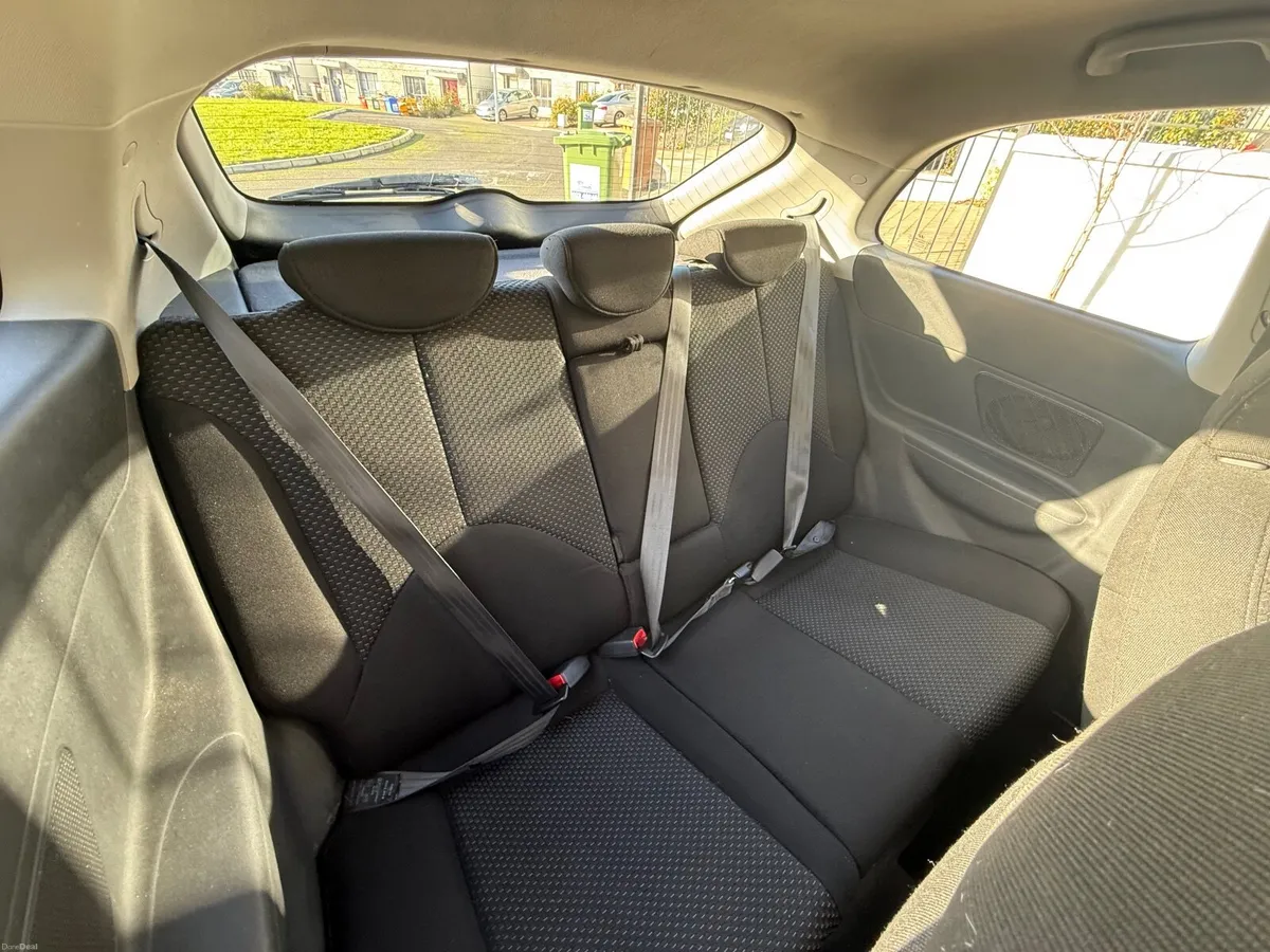 Hyundai Accent 2007 - Image 2