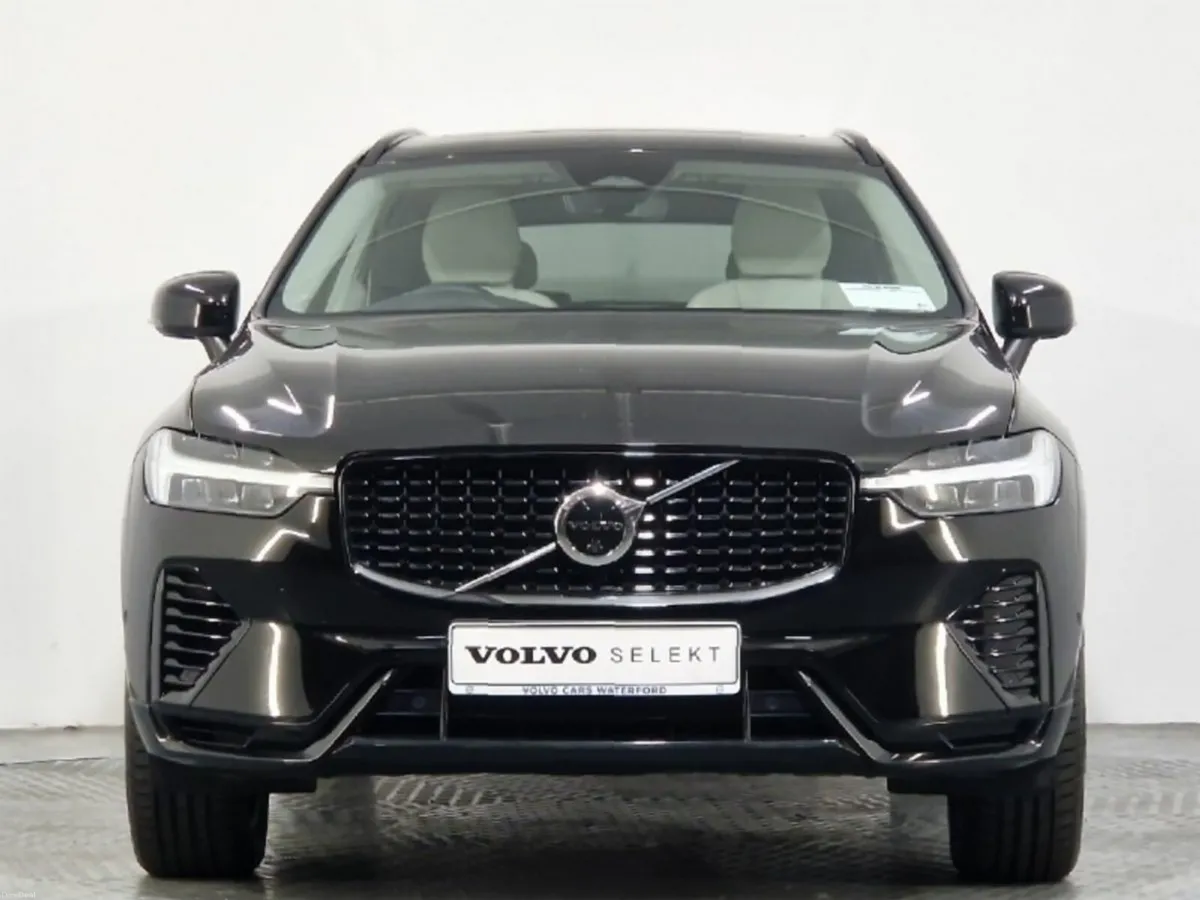 Volvo XC60 PHEV Plus Dark - Image 3