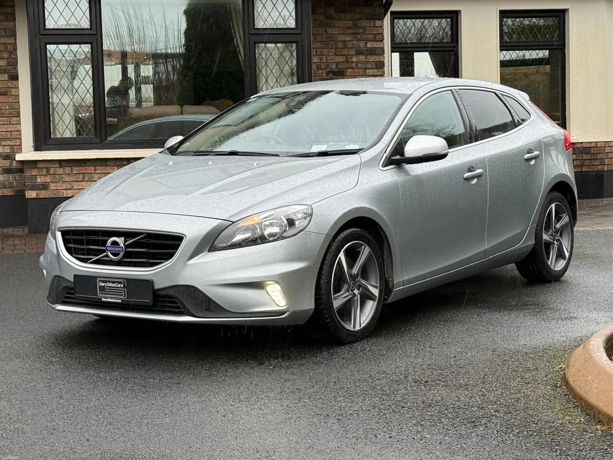 Excellent Condition 161 Volvo V40 R-Design! - Image 3