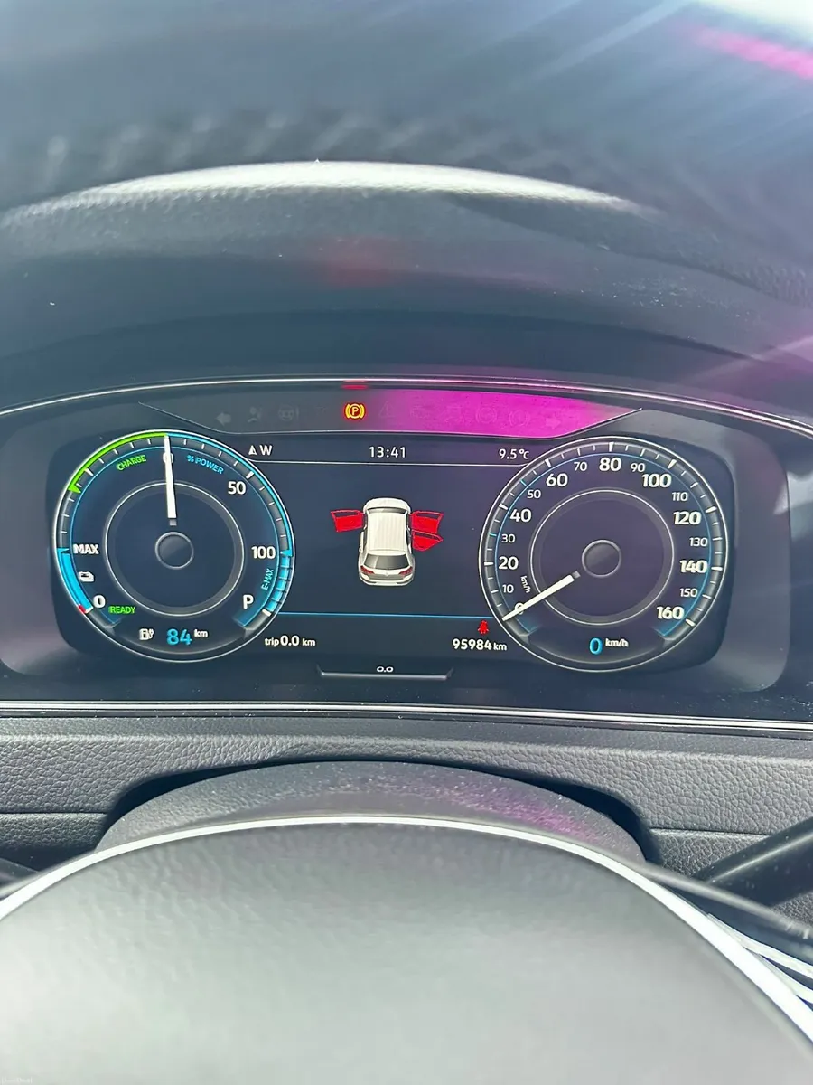 Volkswagen E-Golf 2020 - Image 2