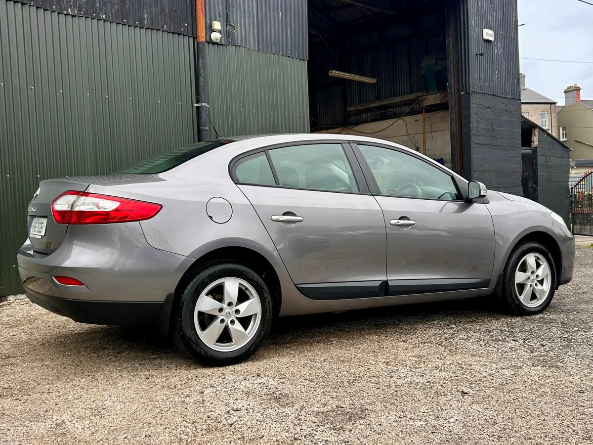 Renault Fluence 2011 automatic - Image 3
