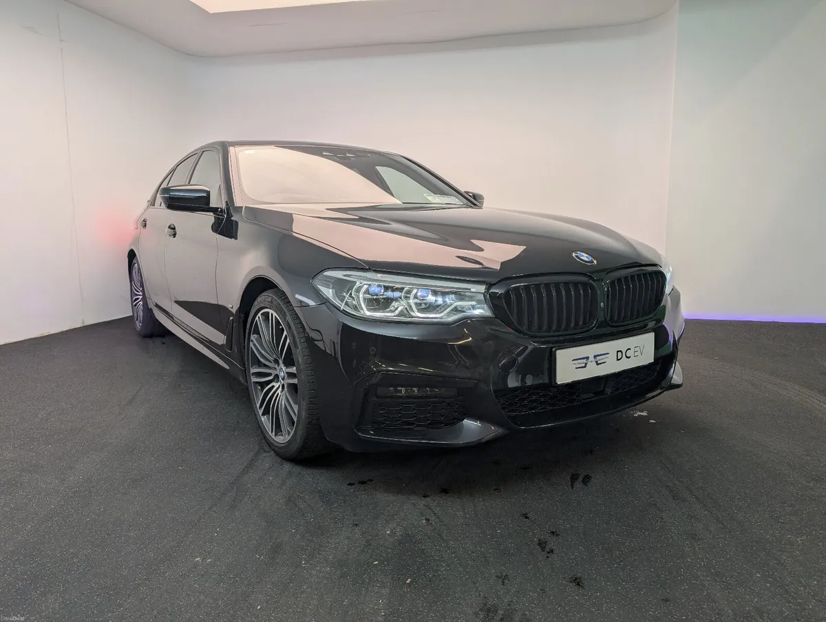 BMW 530e M Sport 2020 | Black/Black - Sunroof - Image 2